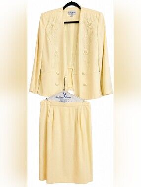 Vintage Two-Piece Cream Skirt Set with Embroidered Jacket. Size US12 .